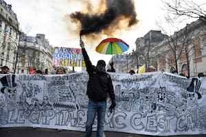 Cómo es el proyecto de reforma jubilatoria de Macron que genera una ola de protestas en Francia