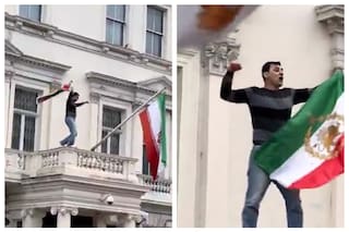 Manifestantes retiraron la bandera oficial en la embajada de Irán
