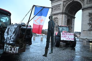 Agricultores franceses entraron con tractores a París en contra del acuerdo UE-Mercosur