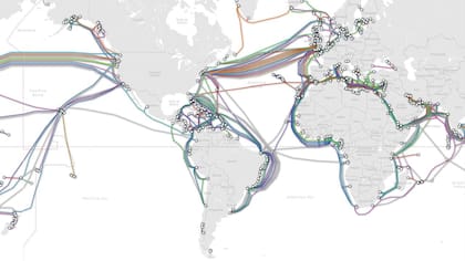 Un mapa de los cables submarinos que van por todo el planeta