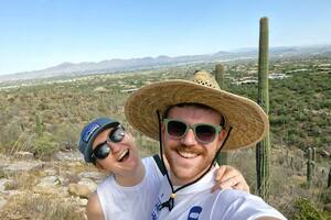 Un matrimonio británico recorrió varias ciudades estadounidenses durante dos años hasta encontrar en Tucson el equilibrio perfecto entre oportunidades creativas y calidad de vida