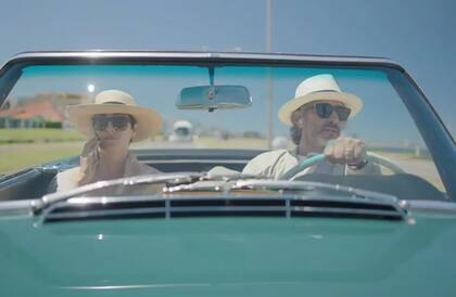 Un matrimonio de 20 años se embarca en un velero para recuperar su matrimonio. ¿Qué puede salir mal?