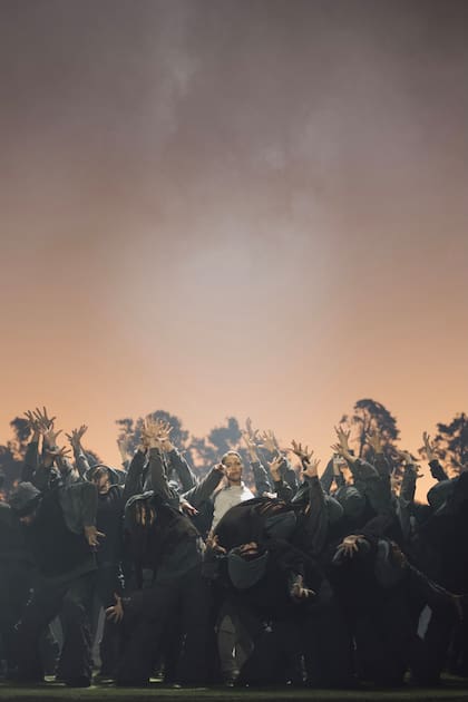 “Un mechón de pelo es un gran desafío para mí y lo siento como una bendición muy grande al poder hacerlo. Los amo y agradezco por tanto cariño hacia este álbum”, señaló Tini