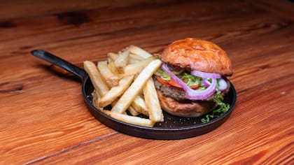 Un medallón de 180 gramos elaborado con un blend de ojo de bife, bife de chorizo y asado.