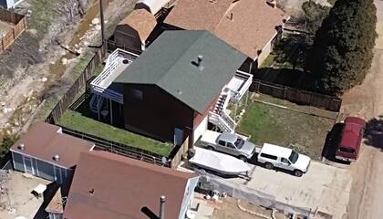 Un medio captó con un dron imágenes del exterior de la casa del nuevo ganador de la lotería