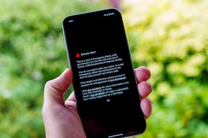 Un mensaje del servicio de alerta temprana para celulares del Reino Unido; el sistema AlertAR que prepara el Gobierno nacional es similar en su intención, es decir, enviar un mensaje a todos los celulares de una zona específica avisando de una emergencia