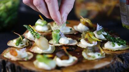 Un menú completo del chef californiano Christopher Sayegh puede cobrarse de 300 a 500 dólares