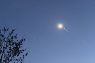 Un meteorito aterrizó en la Tierra y perforó el techo de una vivienda en Alemania