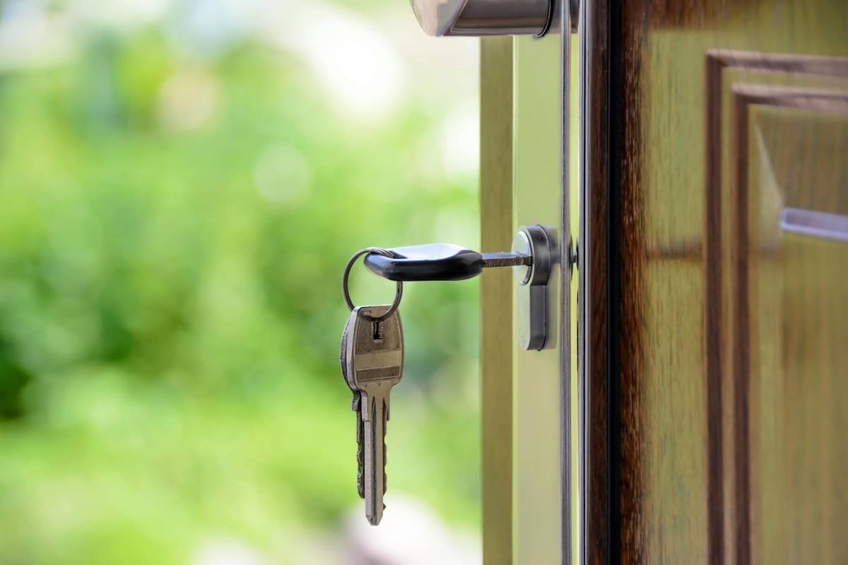 Cómo proteger tu casa mientras dormís, según un experto en cerraduras