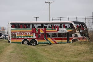 Un ómnibus que viajaba a la Ciudad volcó en Chascomús: dos muertos y 42 heridos