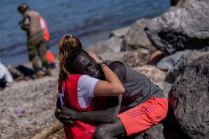 Crisis migratoria: del abrazo que se volvió viral a sufrir ataques en las redes