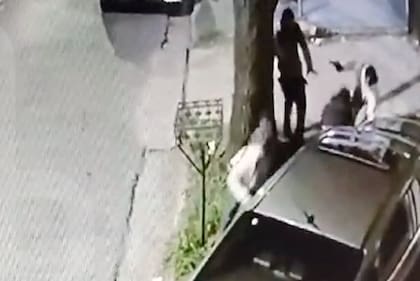 Un militar defendió a los tiros a su yerno de delincuentes que intentaron robarle el auto en Lanús