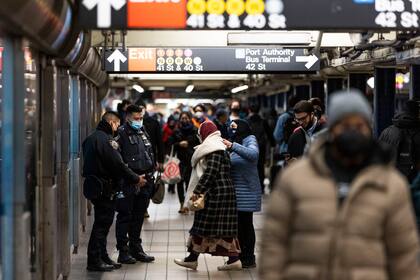 Un millar de policías ha reforzado la vigilancia en las instalaciones del metro