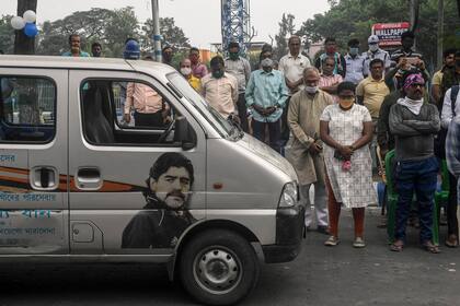 Un minuto de silencio en honor a Ídolo en Calcuta, India