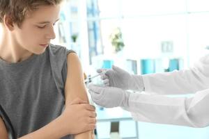 "¿Tengo que vacunar a mi hijo contra el VPH?" Una pregunta cada vez más frecuente a los pediatras