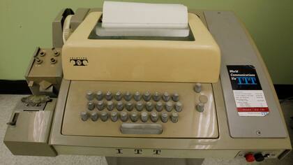 Un modelo de teletipo similar al utilizado para la conexión entre la UCLA y SRI en 1969