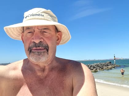 Un momento de esparcimiento y descanso para Enrique "Topo" Rodríguez: Australia tiene muchas playas tentadoras