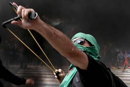 Un momento de máxima tensión mientras los diputados debatían dentro del Congreso