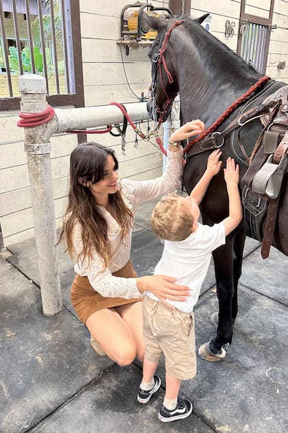 Un momento de mucha ternura con Salsa, un zaino que es su preferido.