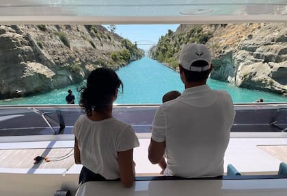 Un momento de relax para Rafa Nadal, su esposa Xisca y el pequeño Rafael junior, de dos años