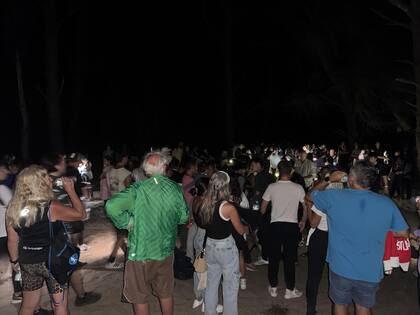 Un momento de total oscuridad, descanso e historias increíbles en el medio del bosque.