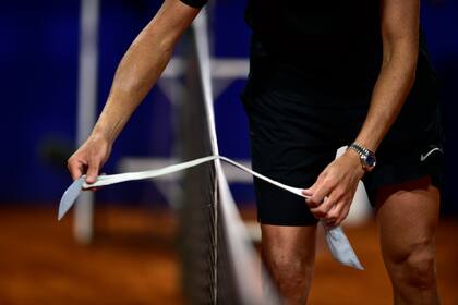 Un momento emotivo en febrero pasado: Del Potro colgó la vincha en la red tras perder con Delbonis en el ATP de Buenos Aires, como símbolo del final.


