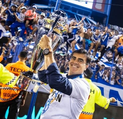 Un momento sublime para Gustavo Quinteros: el título local con Vélez, en diciembre de 2024