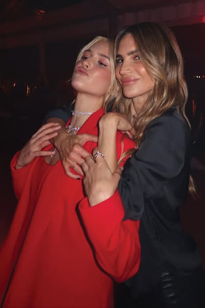 Un momento tierno con su mamá, María Vázquez, que estuvo atrás de cada detalle para que todo saliera increíble