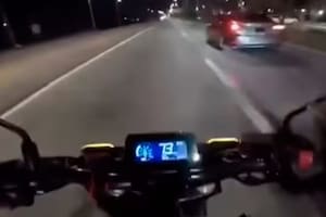 Un motociclista fue víctima de un robo cuando circulaba a 100 kilómetros por hora en una autopista