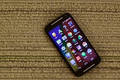 Un Motorola Moto G con pantalla de 5 pulgadas
