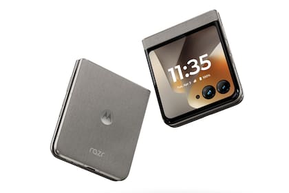 Un Motorola Razr 70 en color hematita