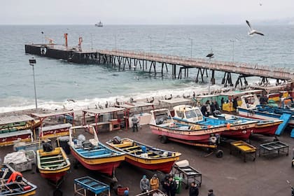 Un muelle de pesca en Valparaíso, sin actividad debido al alerta de tsunami