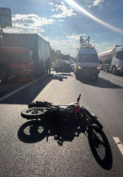 Un muerto en Panamericana producto de una colisión entre una moto y un camión a la altura de Pacheco, provincia de Buenos Aires