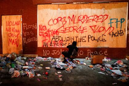 Por la muerte de George Floyd, el afroamericano de 46 años en manos de la policía, hubo protestas en varias ciudades de EE.UU.