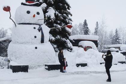 Un muñeco de nieve gigante en Anchorage, Alaska.