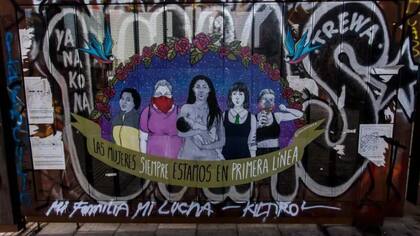 Un mural en el Centro Cultural Gabriela Mistral (GAM) en Santiago de Chile