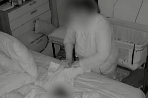 Un niñera fue detenida por golpear a un bebé de siete meses