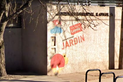Un niño de dos años fue al jardín con una pistola en su mochila