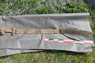 Tiene seis años y halló una espada vikinga en una excursión escolar