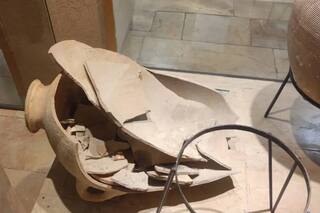 Un nene rompió una vasija de 3500 años de antigüedad en un museo israelí