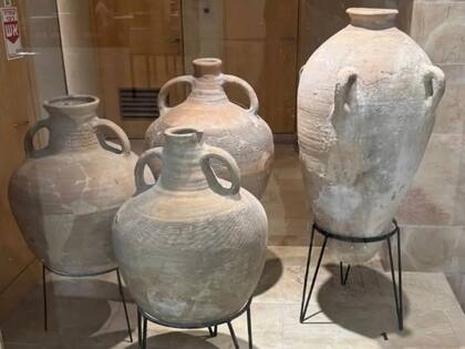 La vasija antigua que rompió el chico accidentalmente en el Museo Hecht, en Haifa integra un conjunto de piezas históricas