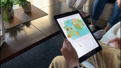 Un niño utilizando BANEDI.