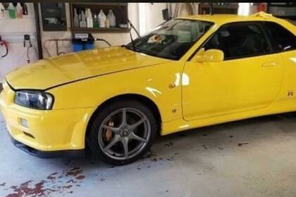 Un NIssan Skyline, uno de los vehículos que hallaron en la propiedad de un hombre acusado de narcotráfico, en Massachusetts