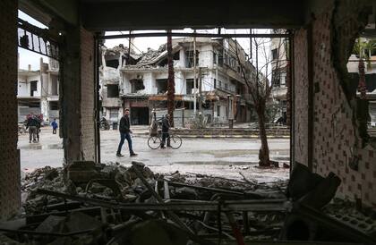 Un nuevo ataque del gobierno sirio vuelve a golpear a los más chicos: al menos 20 niños muertos