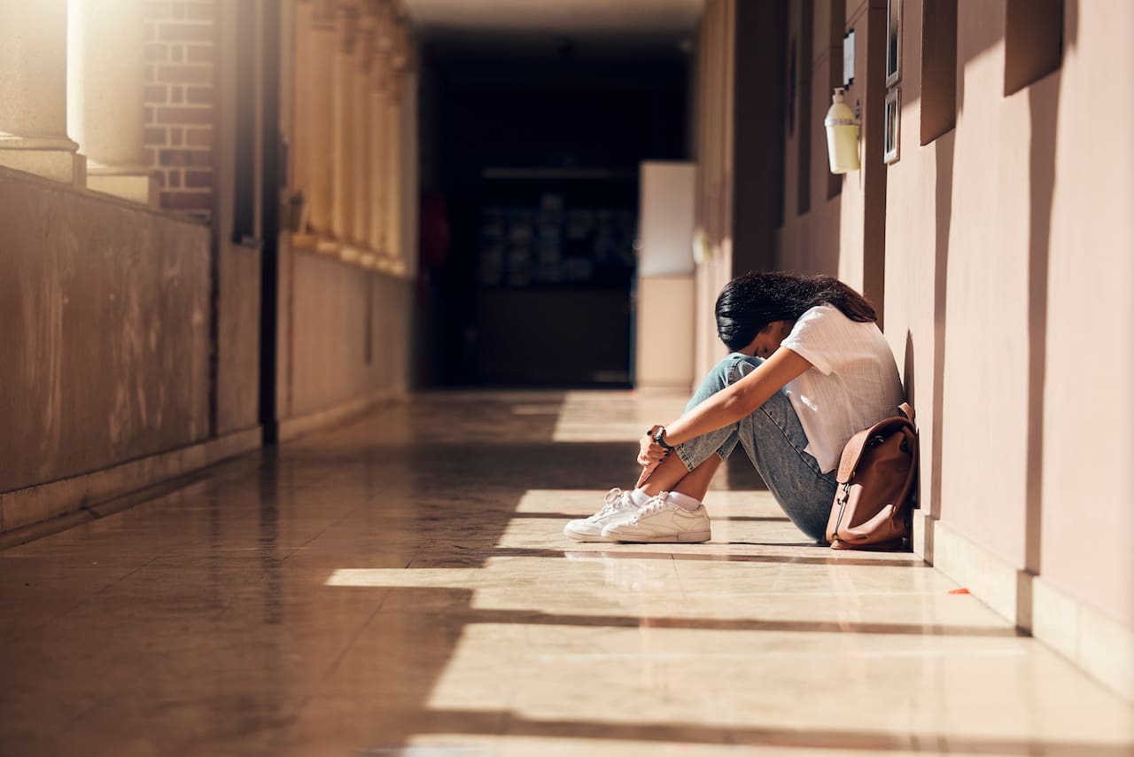 Un nuevo estudio indica que la soledad es más frecuente en adultos jóvenes y después de los 80 - LA NACION