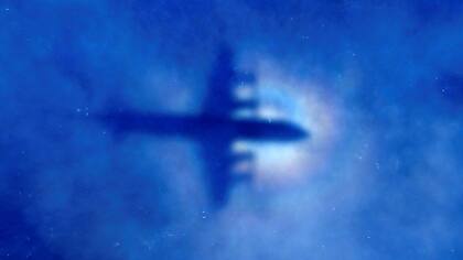 Un nuevo informe dice que el avión de Malaysia Airlines cayó sin control hasta estrellarse en el mar