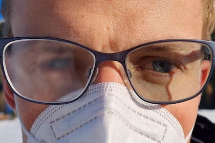 Un nuevo recubrimiento para cristales de anteojos logra evitar que se empañen por la respiración o el cambio de temperatura al pasar de la calle a un lugar con aire acondicionado