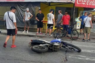 Atacaron a balazos a un oficial y a una cadete de la Policía de la Ciudad para robarle la moto