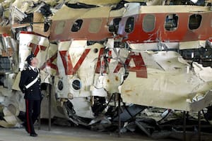 Un expremier de Italia reflotó el misterio de la caída de un avión hace más de 40 años y apuntó contra Francia