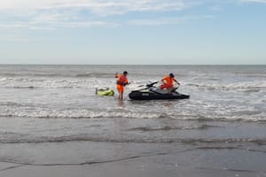 Monte Hermoso: buscan intensamente a un joven que desapareció tras meterse en el mar 